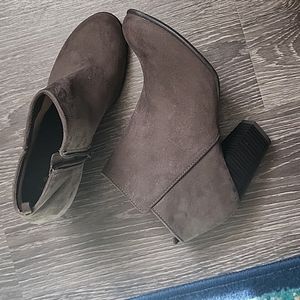 Gap booties